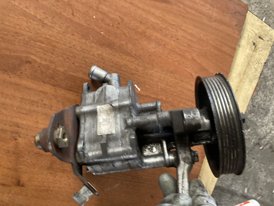 Bmw F10 3.0 d Хидравлична Помпа