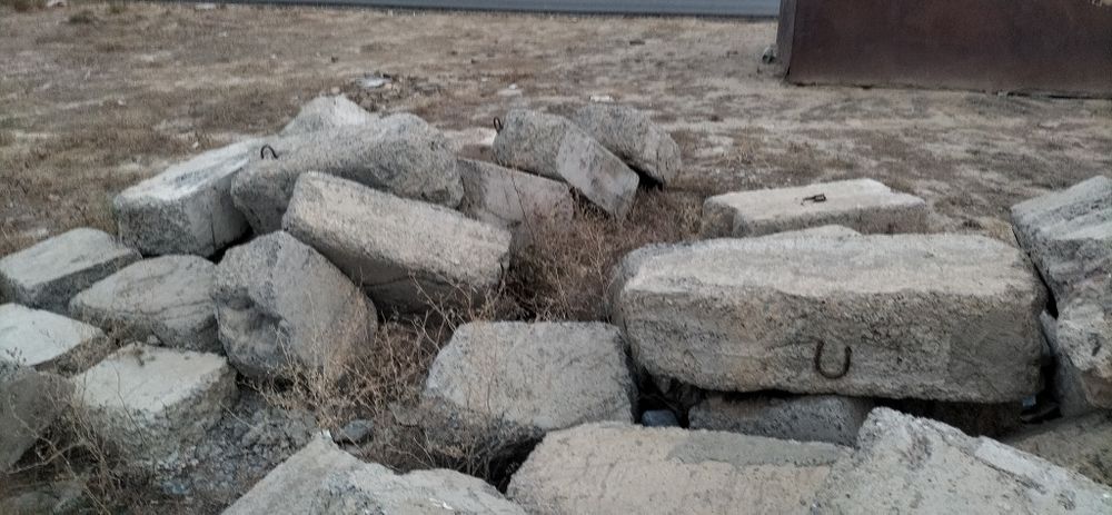 Фотодағы отходтар сатылады.