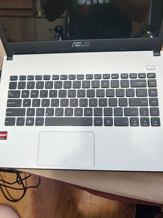 Laptop ASUS X401U defect
