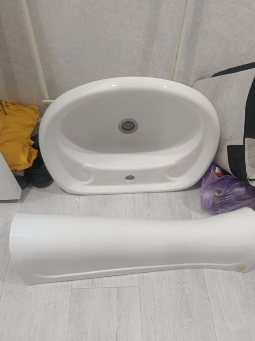 Продам раковину "тюльпан"