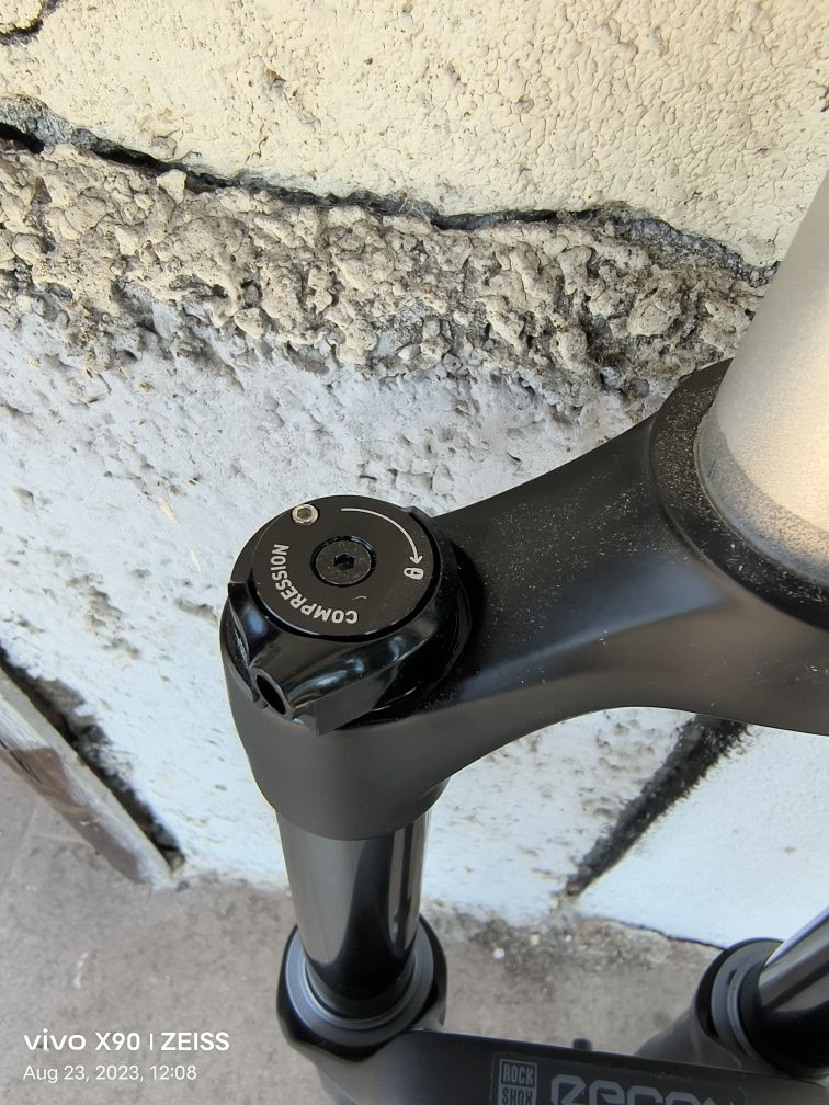 Вилка RockShox  RECON SILVER RL Remote Solo Air 27,5" 140мм.
