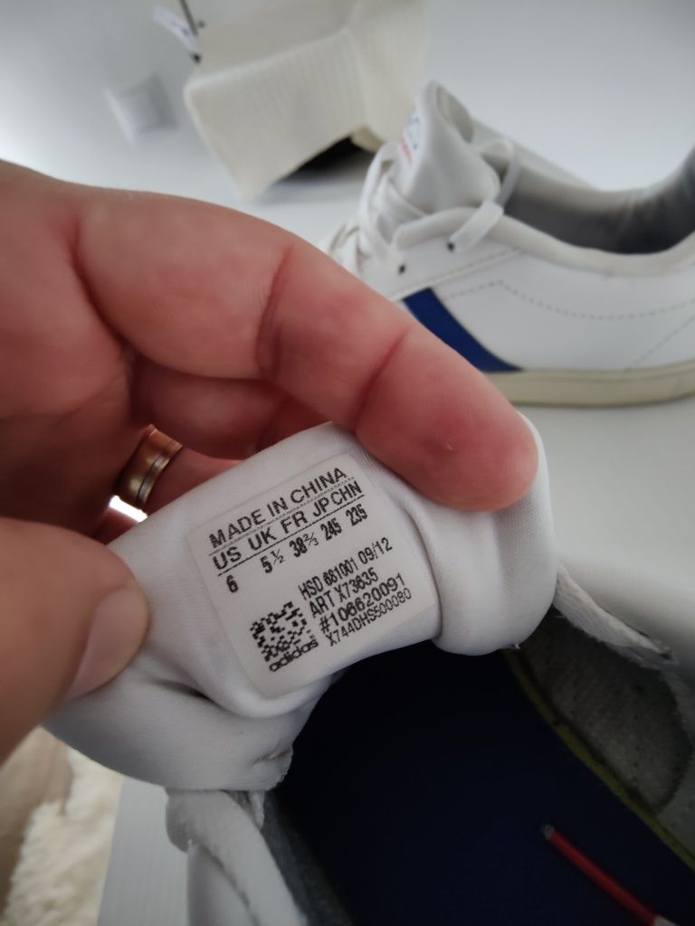 Pantofi sport Adidas, în stare buna, mărime 38 2/3