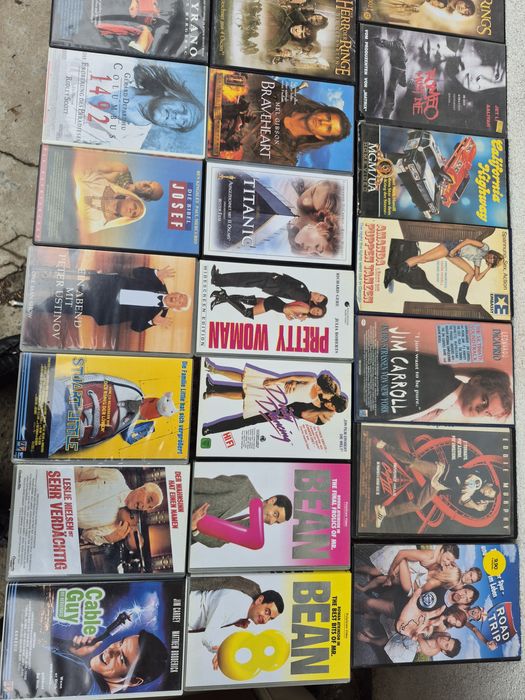 Vând lot 44 casete video VHS  originale,cu filme actiune,