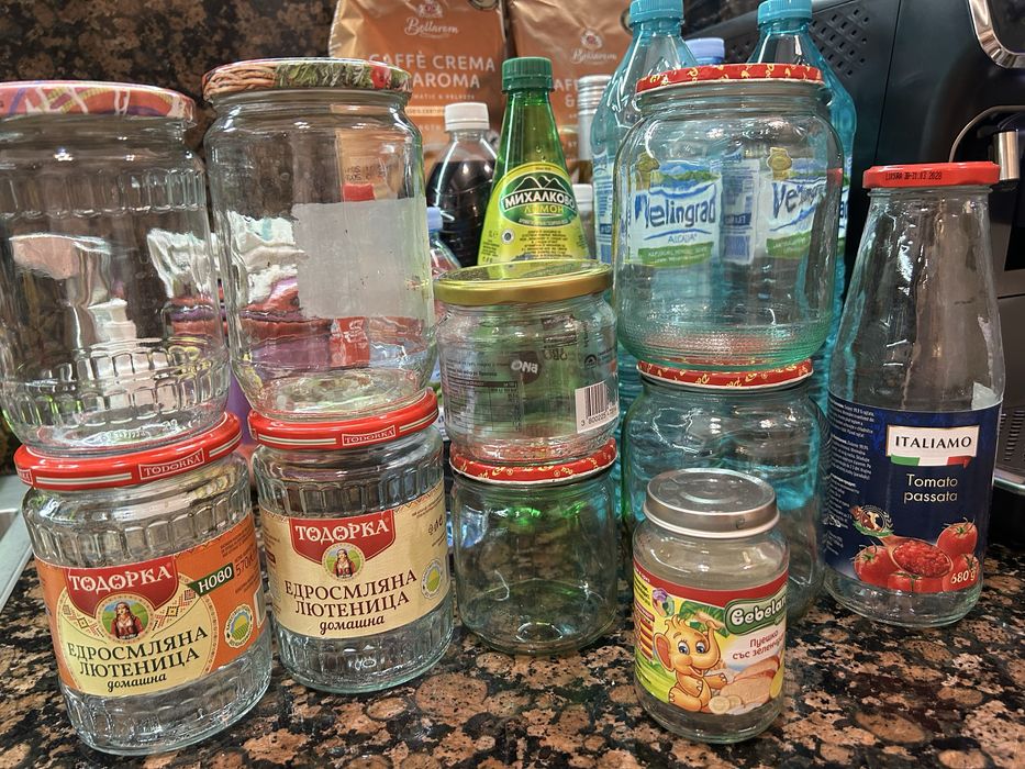 Продавам стъклени буркани