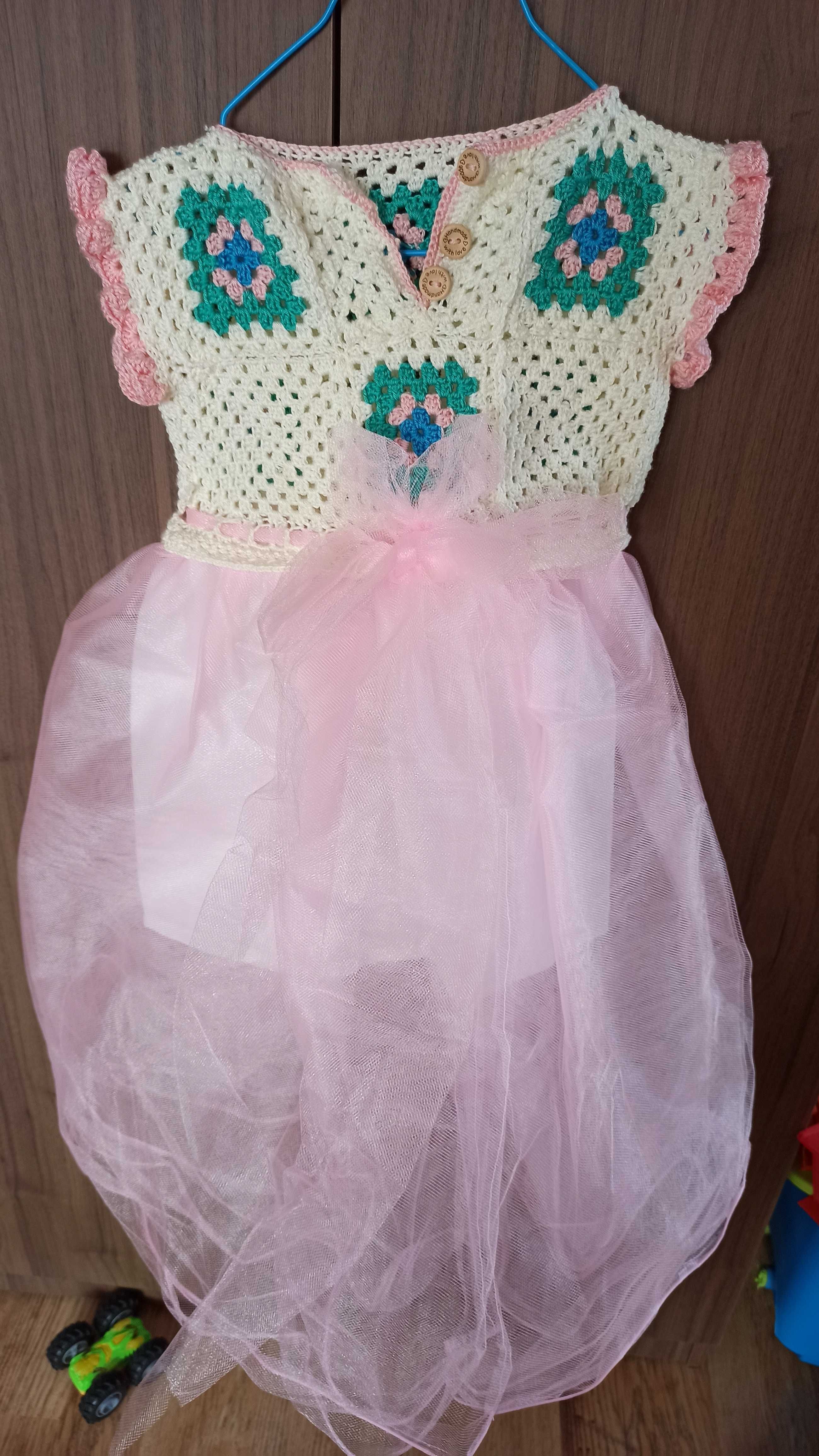 Уникална ръчно изработена детска рокля