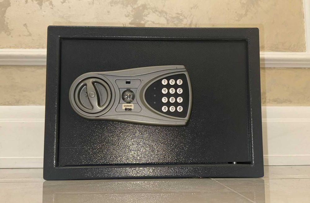 Продом сейф, в хорошем состояни