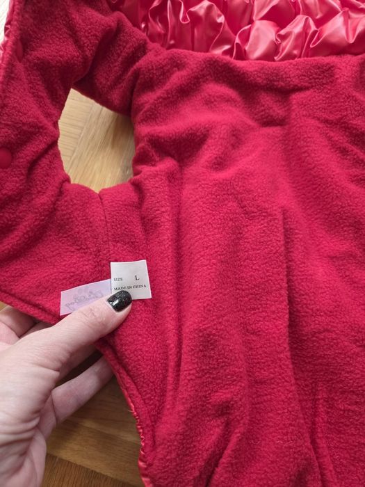 Продавам нови кучешки-дъждобран,елек и зимен гащеризон.