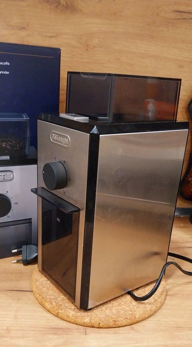 Кафемелачка DELONGHI KG89