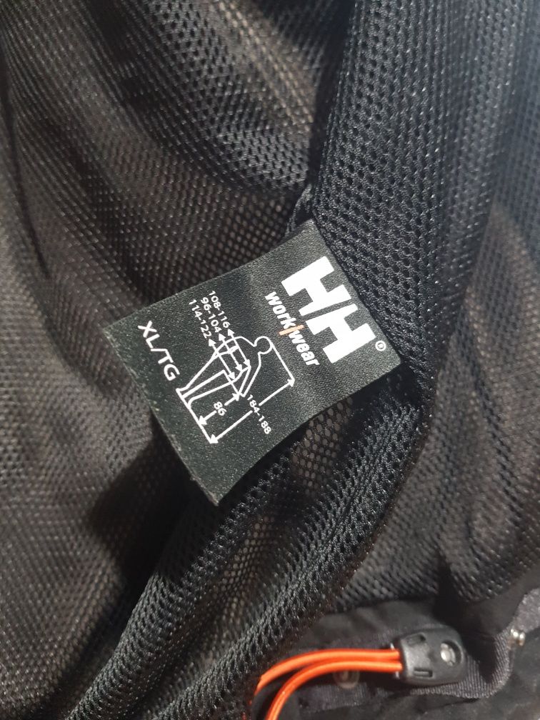 Ски сноуборд черно яке Helly Hansen