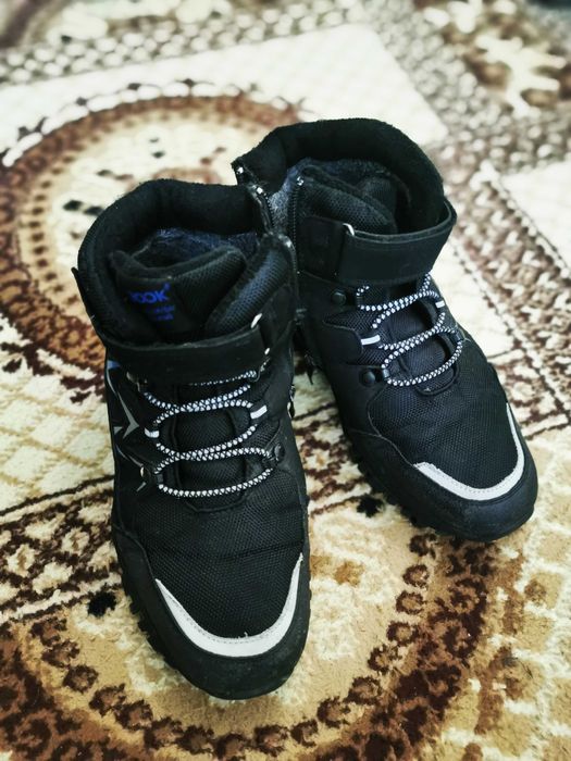 Продам зимние сапоги на мальчика