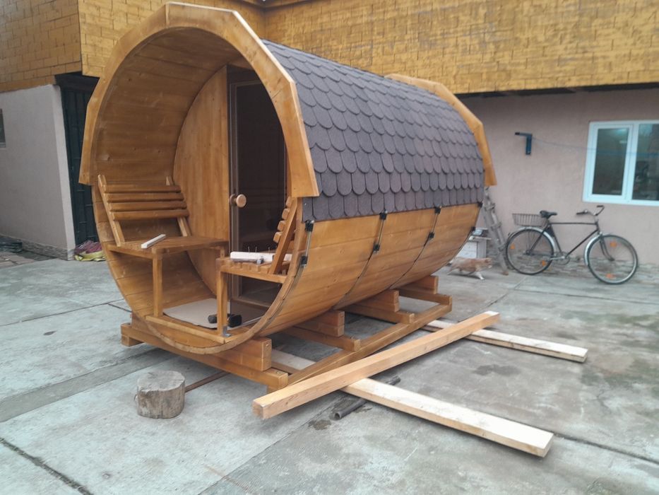 Saună tip butoi – Relaxare și confort direct în curtea ta