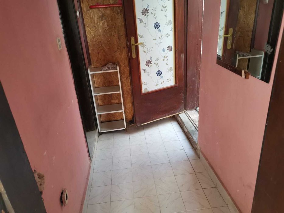 Дава се под наем Двустаен апартамент в Бургас, Възраждане - 60 кв.м за 102 € - Снимка #3