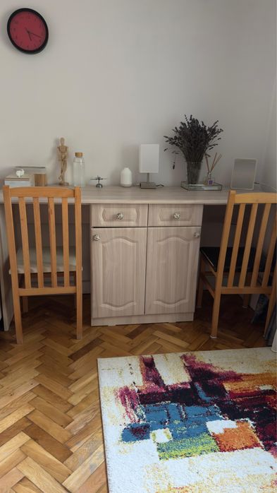 vând pat cu saltea inclusă și birou pentru 2 copii
