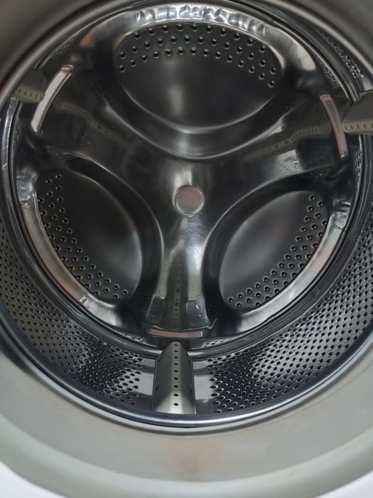 Продаётся стиральная машина автомат хотпоинт Аристон.