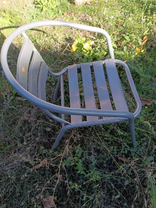 Столове метални и дървени с масичка