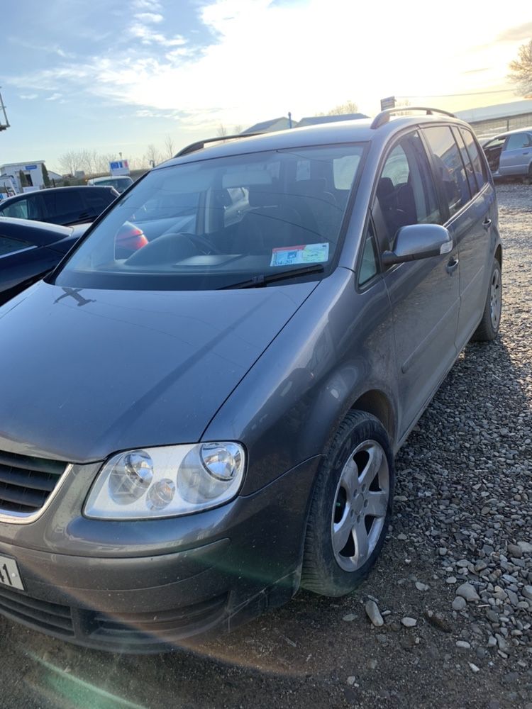 Dezmembrez vw touran 1,9 bxe