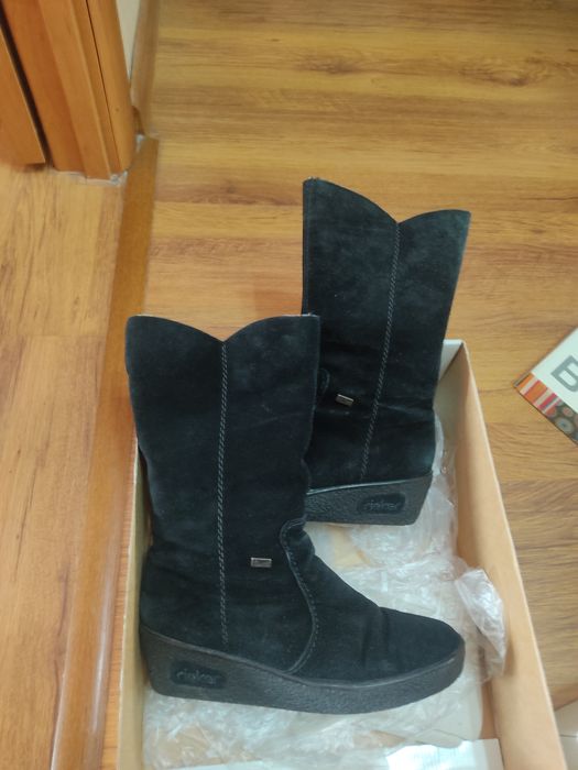 Продам зимние сапоги Rieker