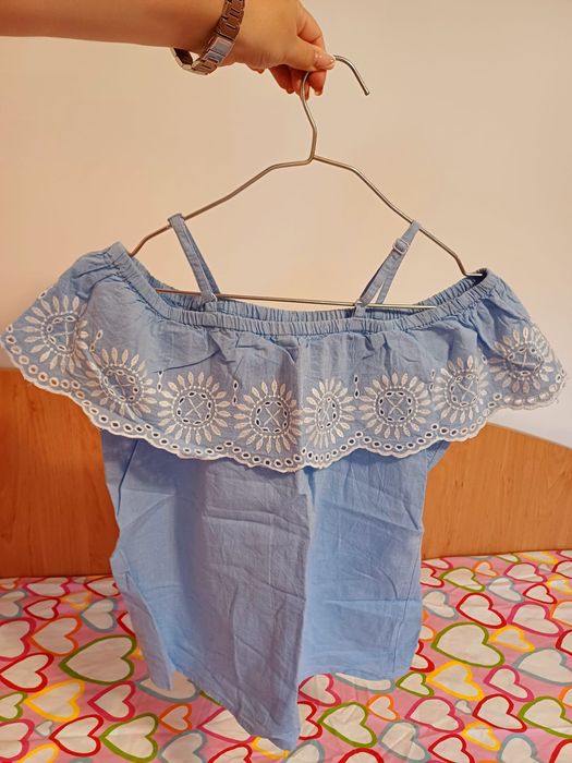 Bluza C&A fata 11-12 ani cu volane pe umeri