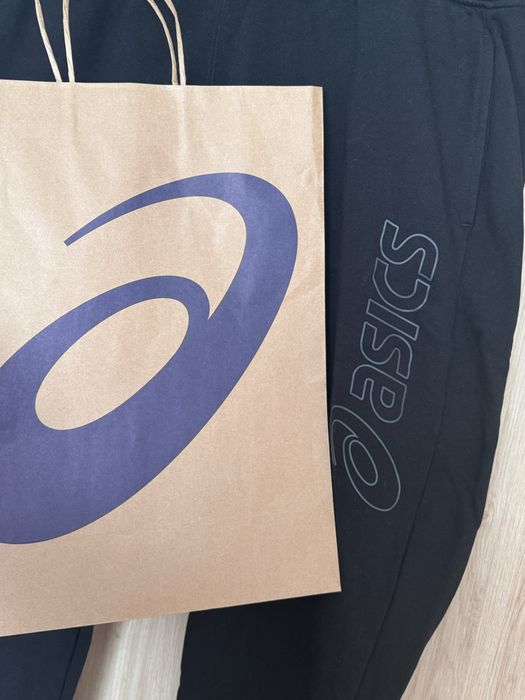 Asics Чисто Нов екип