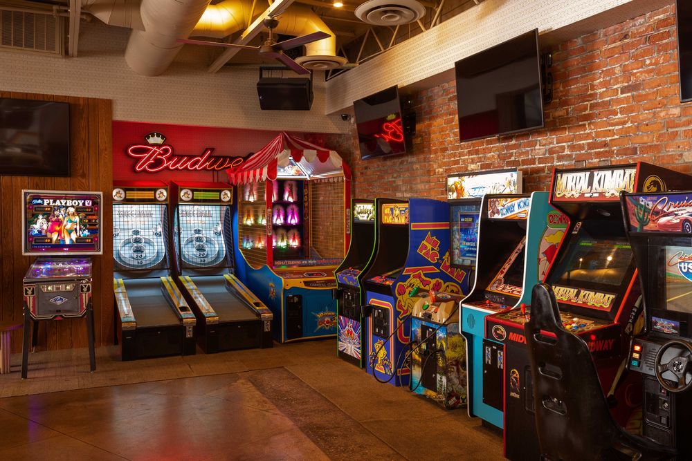 Caut investitor pt o sala de evenimente k pop arcade