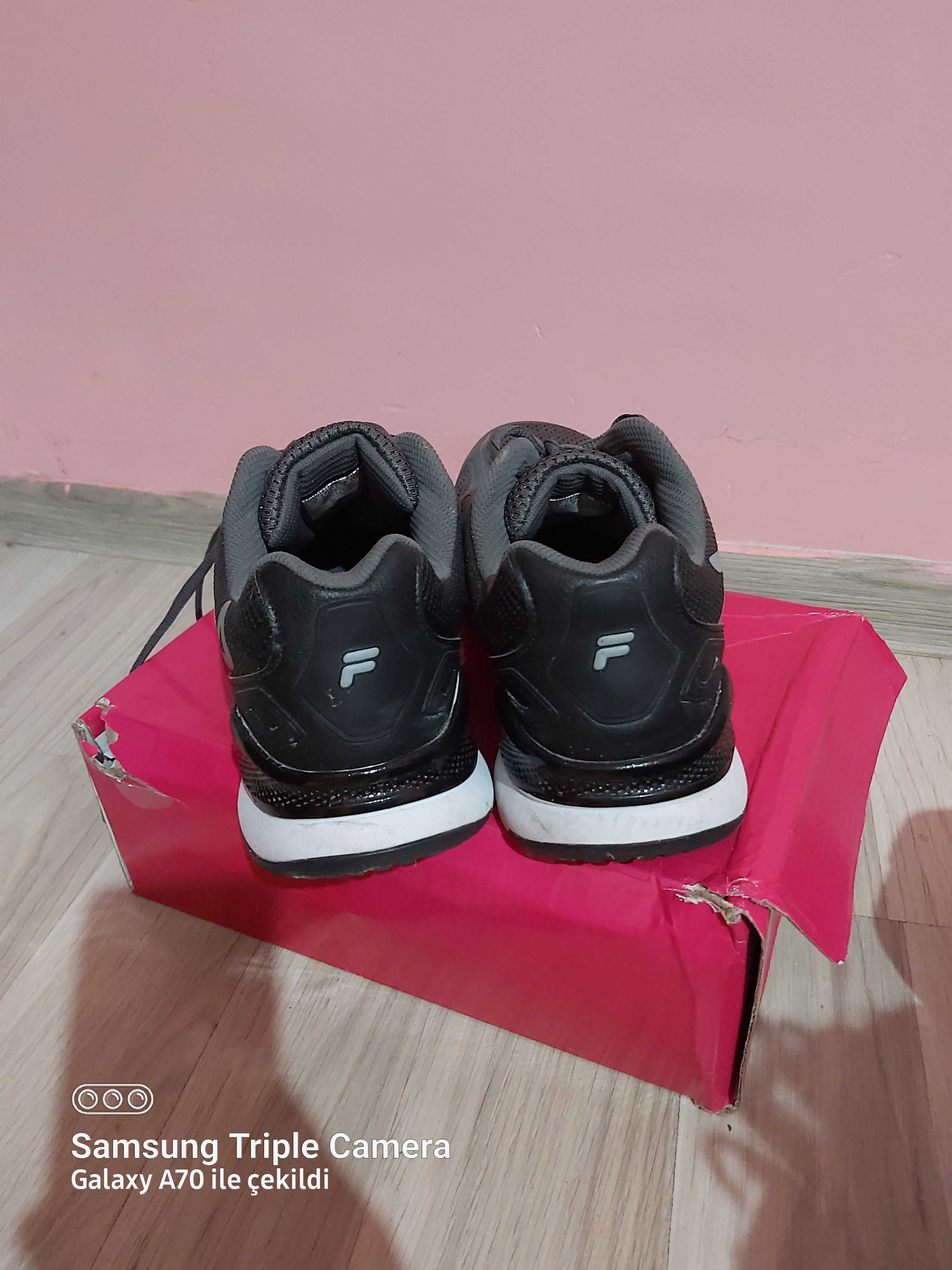 Мъжки моратонки на  марка Fila 42 номера