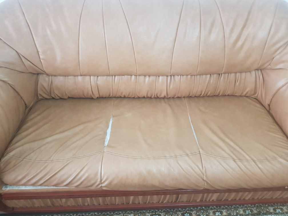 Canapea din piele artificiala
