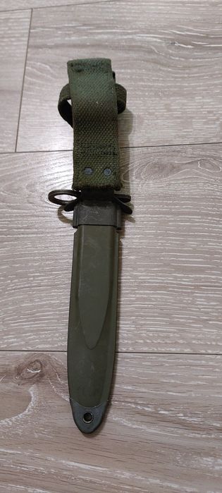 Baionetă America M7 pentru arma M16  produsă de Colt