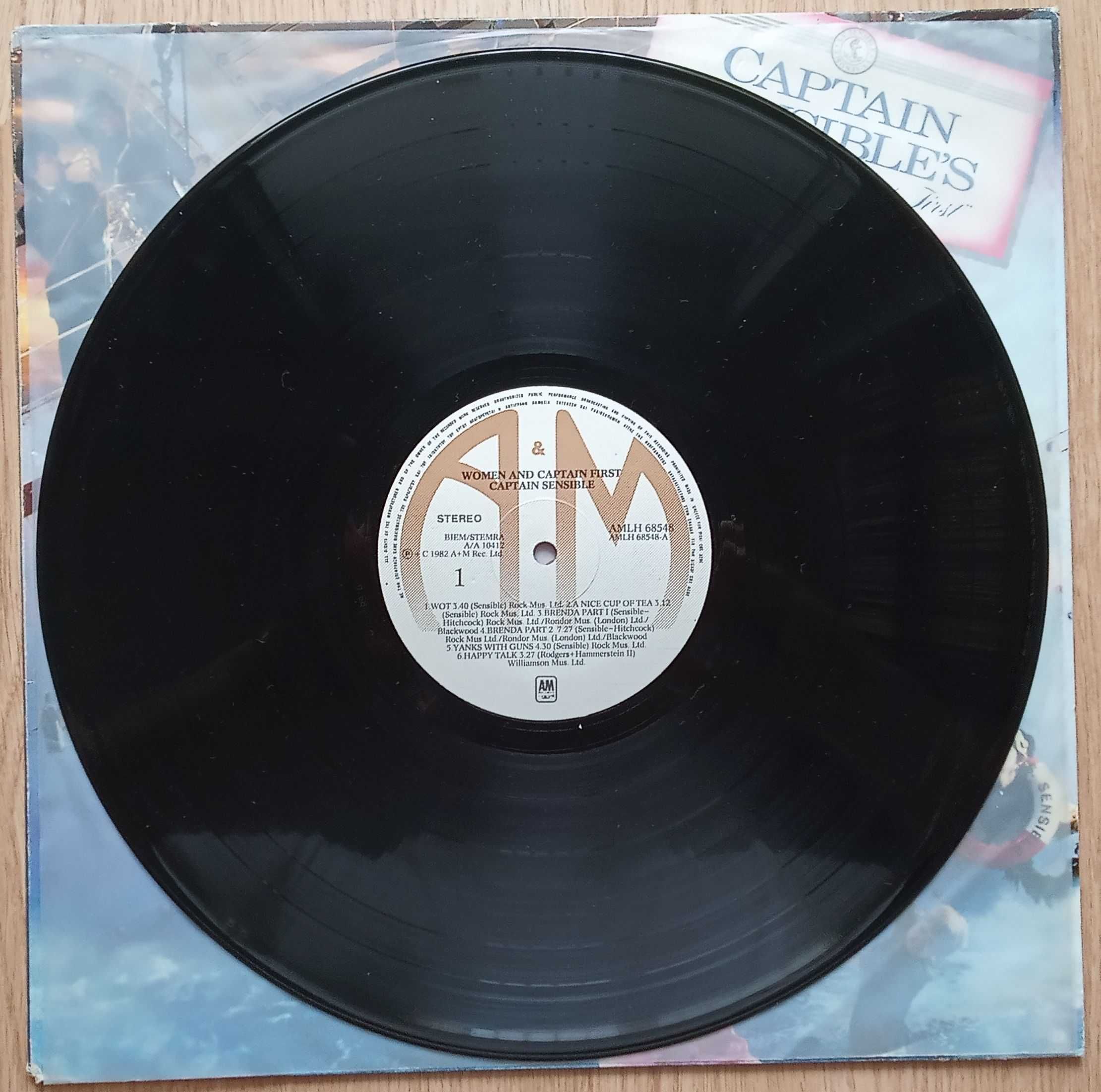 disc vinil Captain Sensible – Women And Captains First (1982)