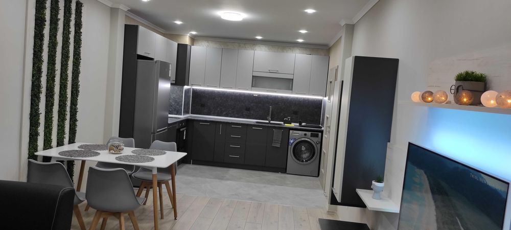 Дава се под наем Двустаен апартамент в Пловдив, Тракия - 75 кв.м за 550 € - Снимка #2