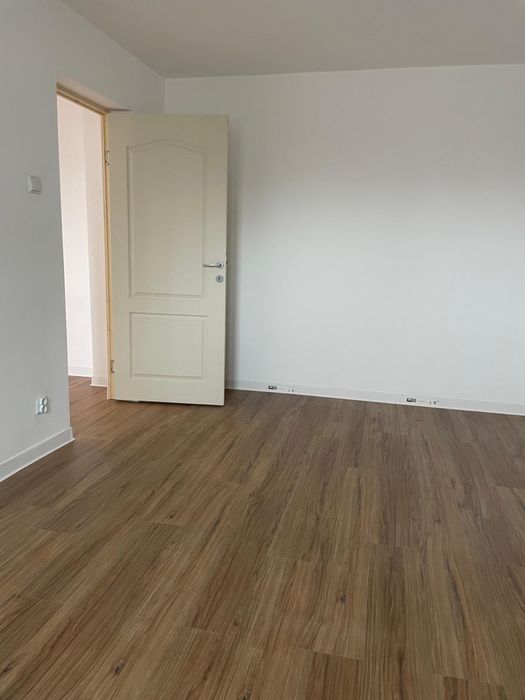 Bucuresti Piata Resita Strada Huedin apartament cu 2 camere 61000 euro