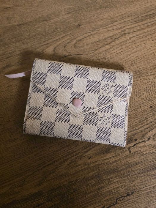 Louis Vuitton оригинално дамско портмоне