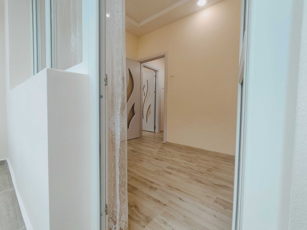 Продава се Тристаен апартамент в Силистра, Митница - 71 кв.м за 1027 €/кв.м - Снимка #16