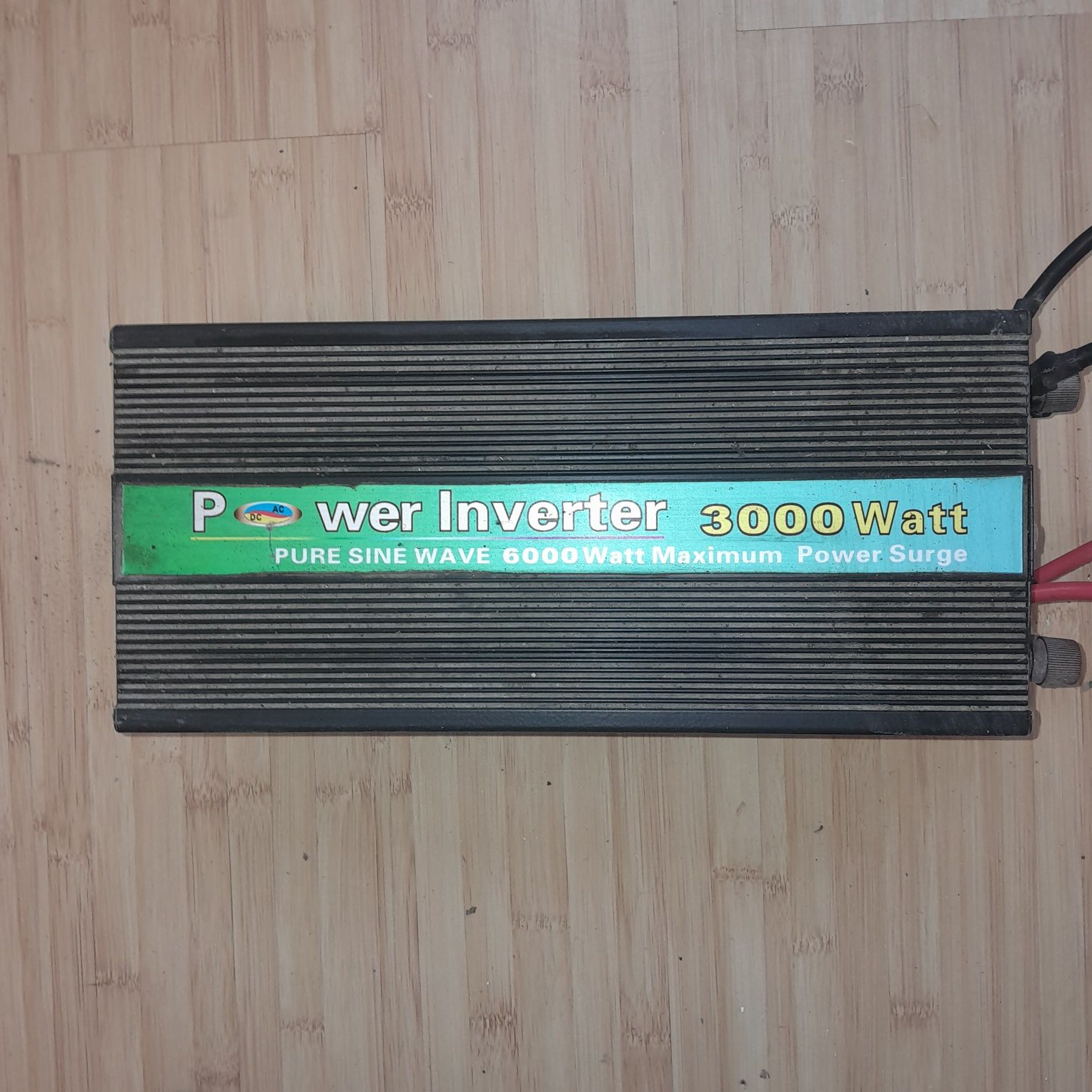 Invertor solar 12v 220v 50Hz/60Hz puțin utilizat