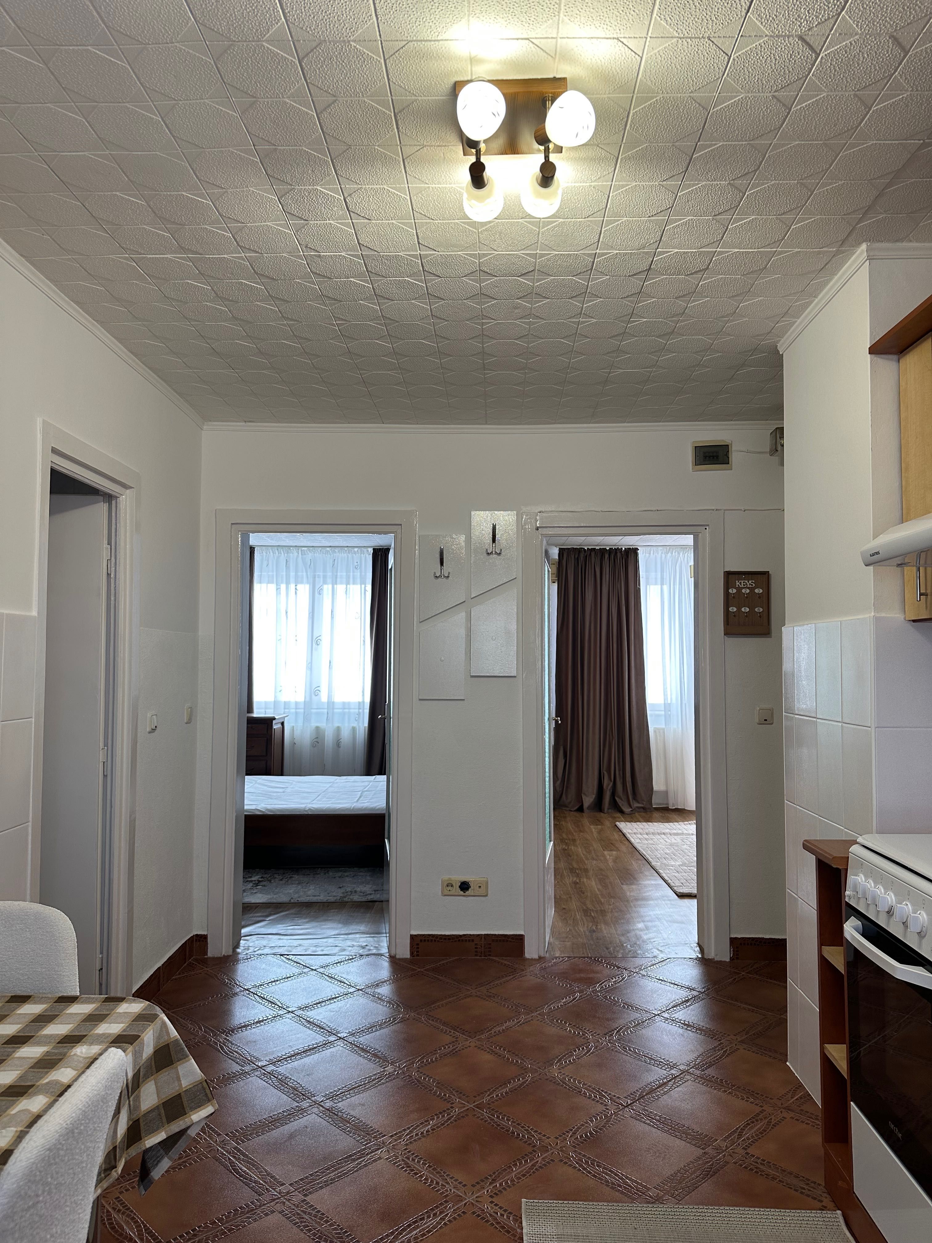 Apartament central de închiriat, recent renovat.