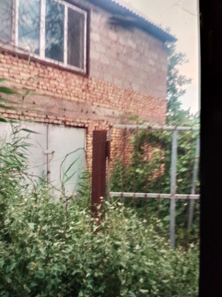 Продам двухэтажную дачу в ближайшем пригороде.