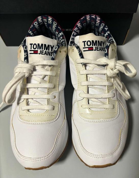 TOMMY HILFIGER -  дамски маратокнки  № 39,5