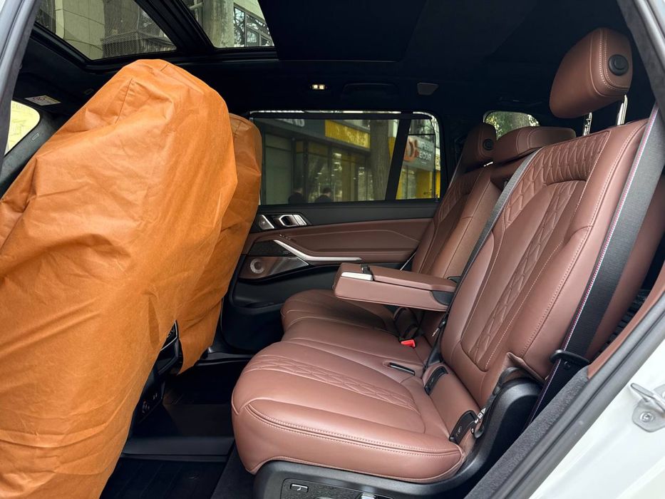 В продаже BMW X7 M60i