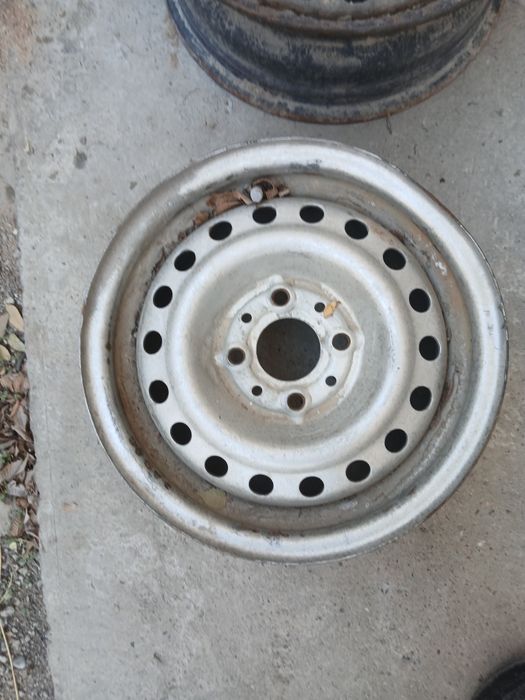 Диски 15 размер 5тесік аудиге с 4 . Диска 13 тік 1 шт бар..