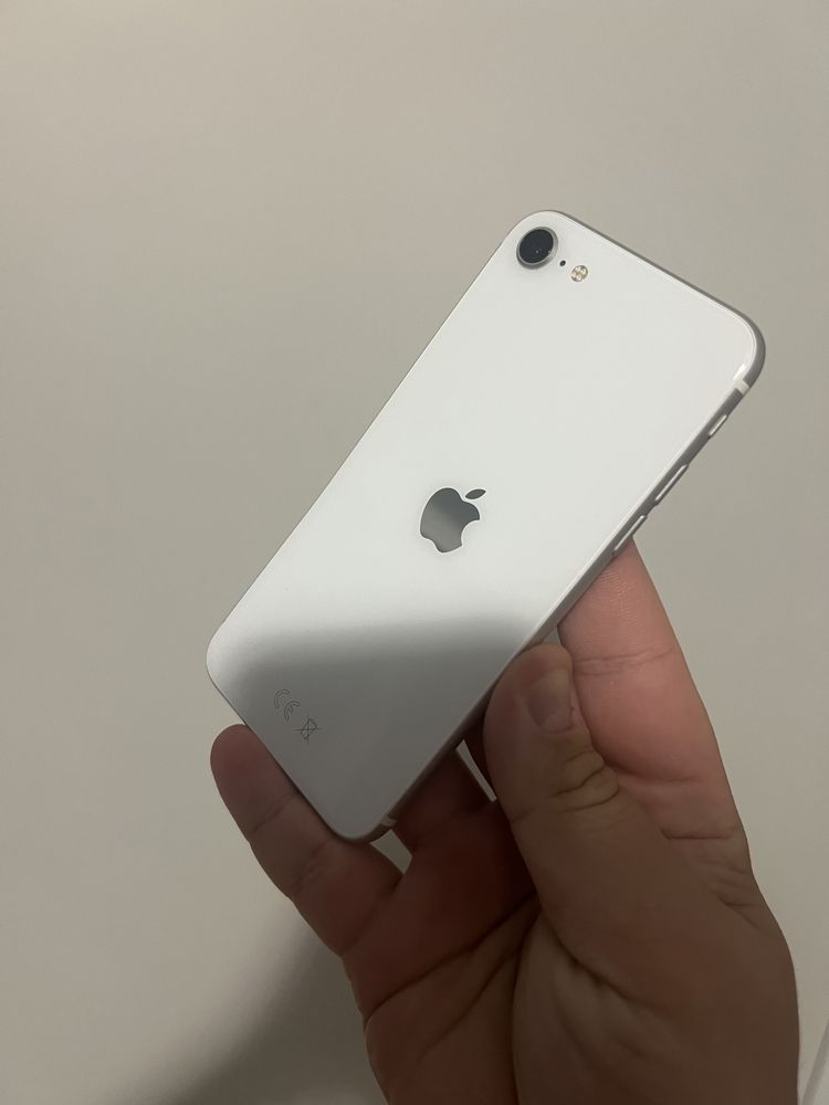 Продам Iphone SE2020 дешего