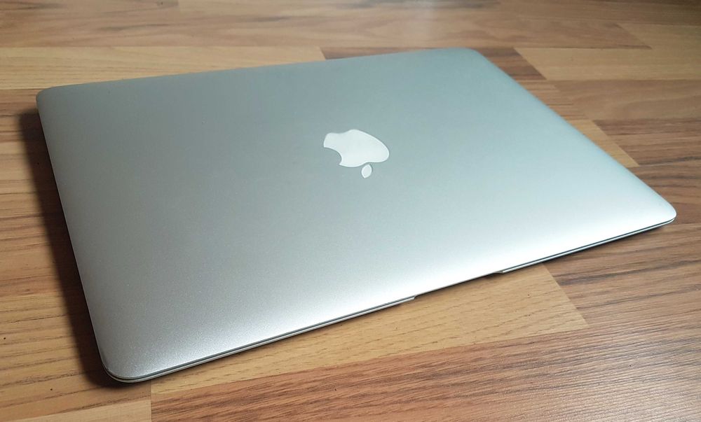 Laptop Apple Macbook Air 13", i5 - 1.80 Ghz, 8 GB RAM, SSD 256 GB