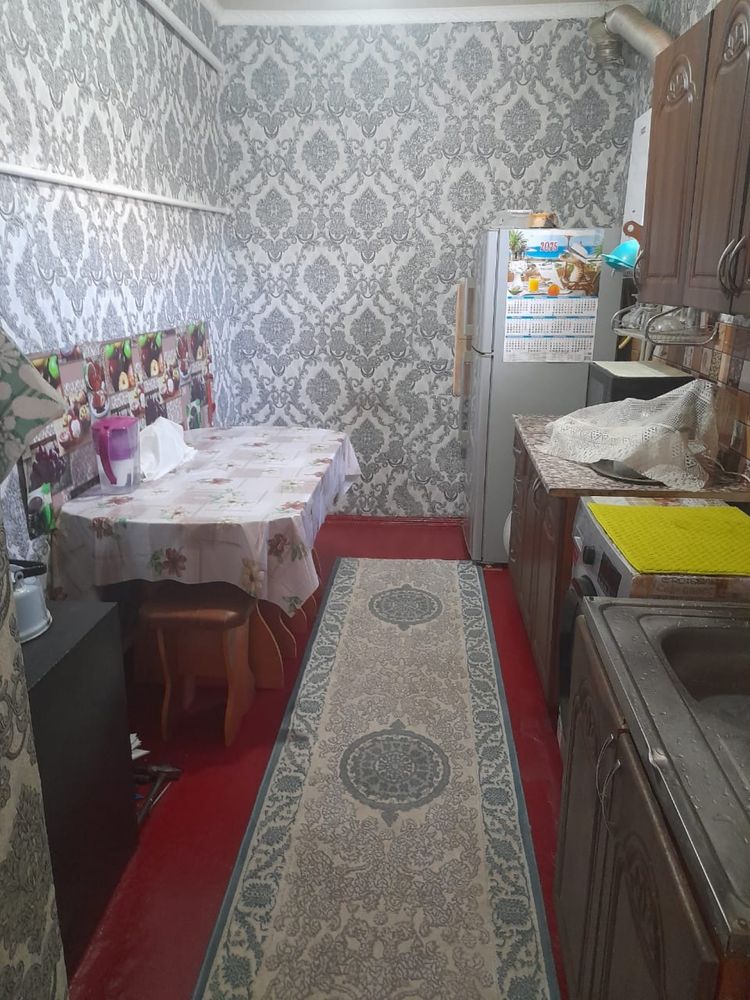 Үй сатылады.