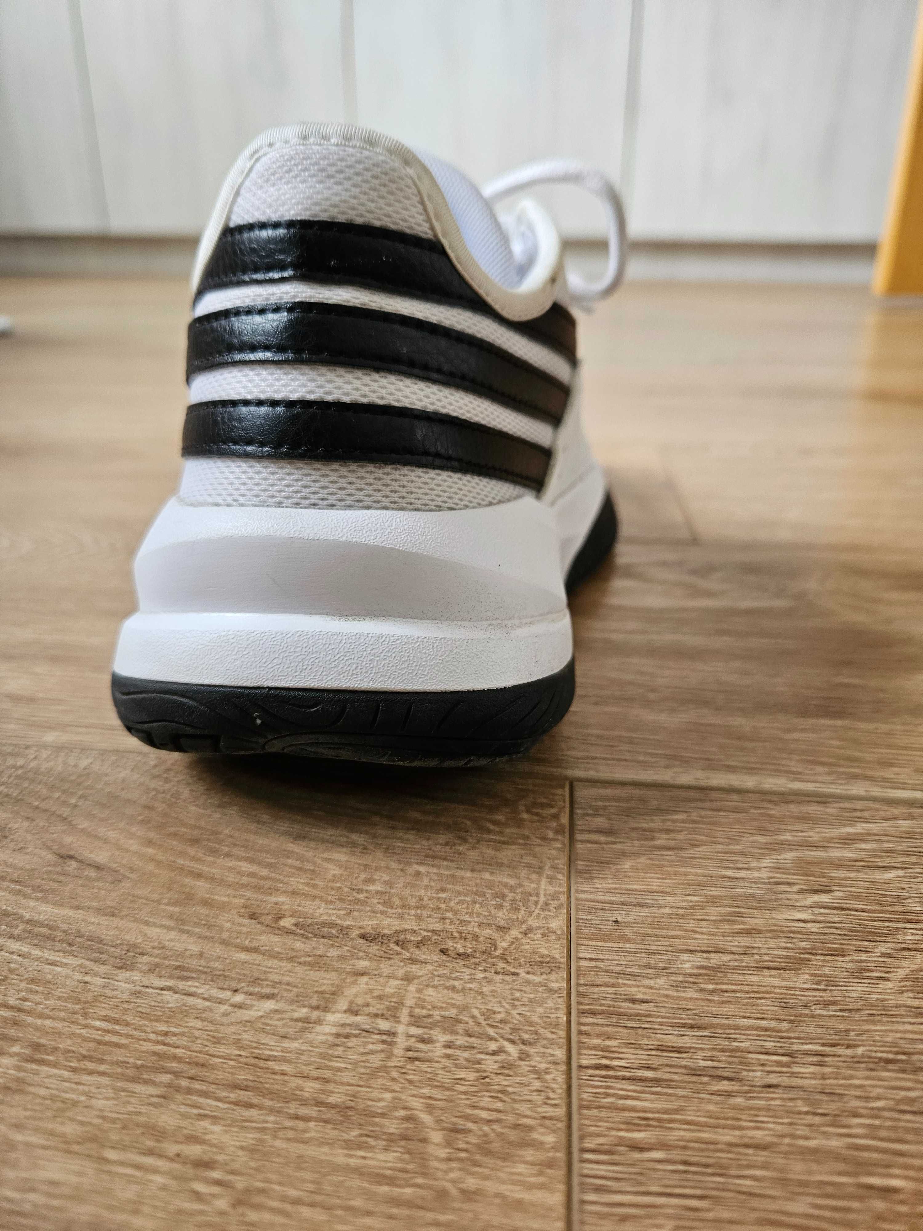 Спортни обувки от adidas