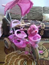Vand tricicleta pentru fetite