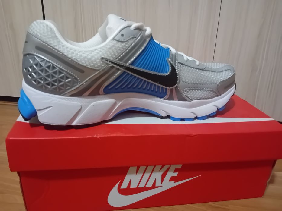 Маратонки найк.