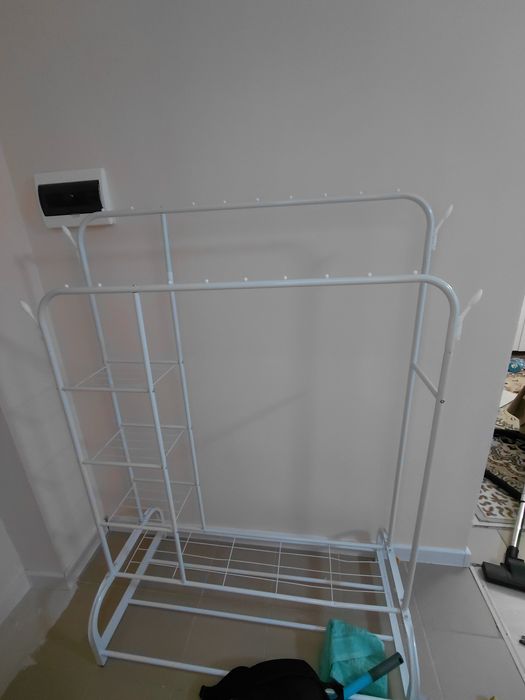 Вешалка напольная в отличном состоянии