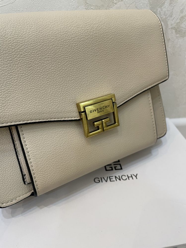 Сумка givenchy. Сумка почти новая, в отличном состоянии, натуральная