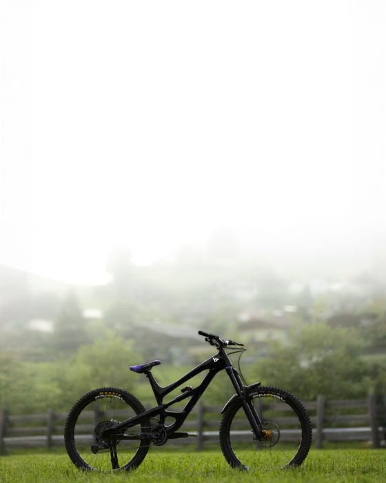 Yt Capra Comp Carbon-pret final 3600 EURO