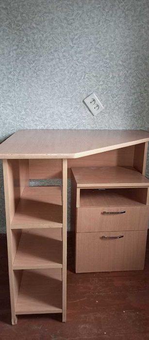 Продам Стол с тумбой Б/у