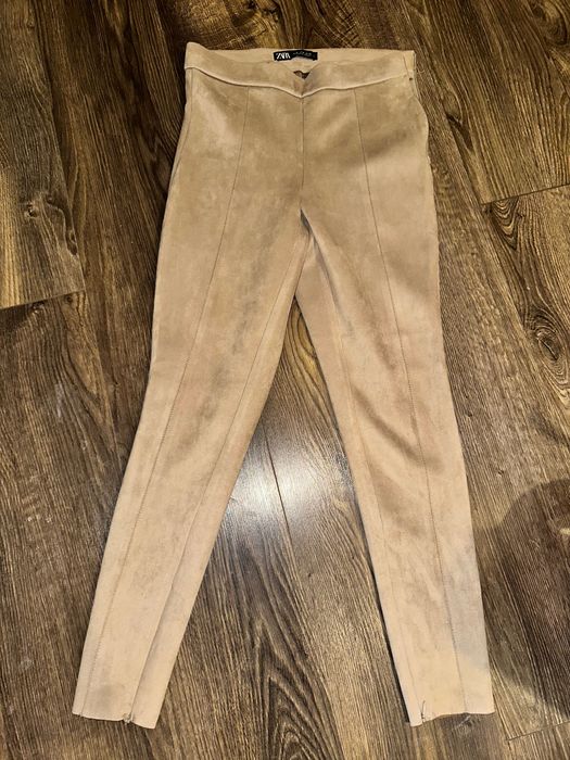 Pantaloni piele întoarsă Zara