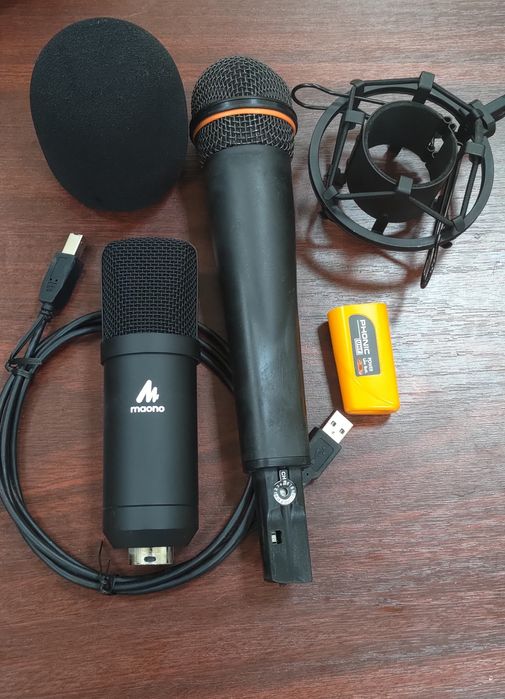 Microfonul USB Maono și radio Phonic